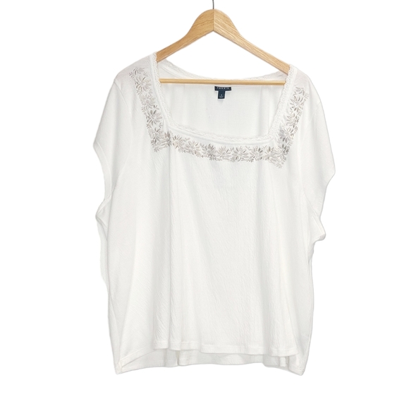 Torrid Embroidered top‎ - Picture 1 of 3
